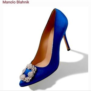 Manolo Blahnik Hangisi blue statin pump